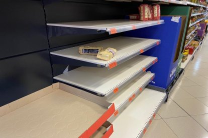Supermercado vacío pocos días antes del estado de alarma.