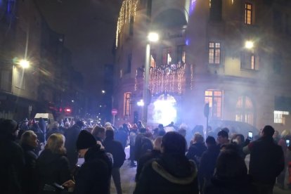 L’Home dels Nassos es va fotografiar amb els més petits en la seua aparició l’últim dia de l’any.