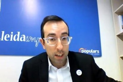 Arriba, el alcalde Pueyo (ERC) e Iglesias (PSC). Abajo, Ribes (Cs) y Palau (PP) durante sus intervenciones en el pleno telemático de ayer.