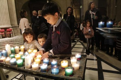 Les protagonistes de l’acte posant davant de la Mare de Déu del Blau.