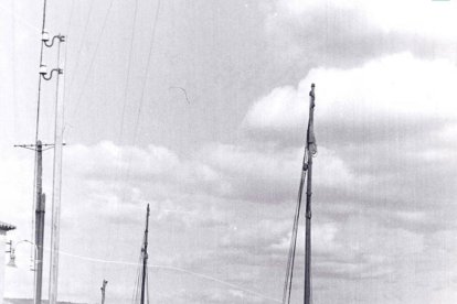 Imatge de poc abans de la inundació. El poble vell, en primer pla, era al costat de l’Ebre. El nou és a la vora del Segre.