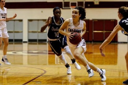 La lleidatana Mariona Planes, amb les samarretes del Barça i la selecció espanyola.