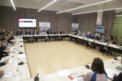 La reunión de ayer de la plataforma de la Diputación para exigir inversiones en la línea de Manresa.