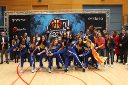 Adrià García i Àlex Rubín de Celis, amb la resta de companys amb qui van conquistar el subcampionat.