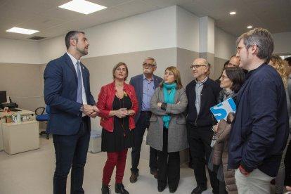 Alba Vergés i Divina Farreny, a les noves piscines de rehabilitació del CAP Onze de Setembre.