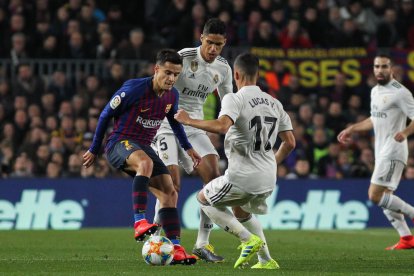 Malcom, protagonista ahir, xoca amb Sergio Ramos durant el partit d’ahir.