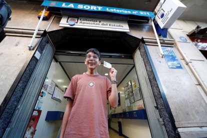 Algunes administracions van aprofitar ahir l’obertura comercial per a les últimes vendes, com la número 1 de Francesc Macià de Lleida.