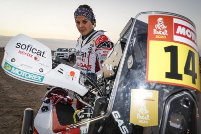 Isidre Esteve, ayer en el vehículo con el que afronta esta nueva edición del Dakar.