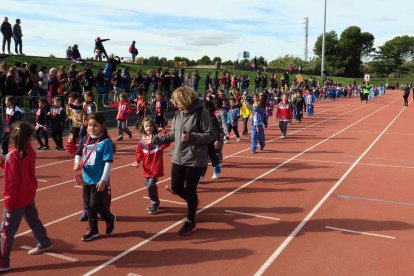 Un grup de participants a la prova de salt de tanques.