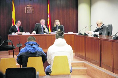 Los dos acusados, en la vista celebrada ayer en la Audiencia.