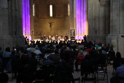 La pianista Laura Farré ofreció su concierto en los jardines de Santa Clara.