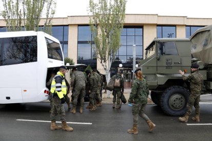 La brigada Aragón del ejército del suelo llega a la residencia de Alcarràs