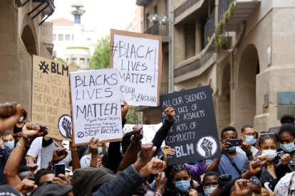 Unes 600 persones es manifesten a Lleida contra el racisme