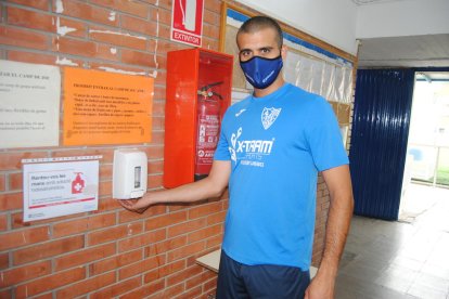 Plantilla y cuerpo técnico del Mollerussa, de Primera Catalana, ayer durante el primer entrenamiento del nuevo curso.