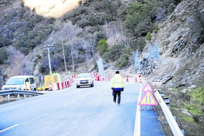 Vista panorámica de la carretera N-230 a su paso por Vielha.