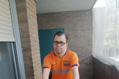 Àngela y Marta, junto a Maribel Moncasi, antes del confinamiento.