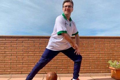 Àngela y Marta, junto a Maribel Moncasi, antes del confinamiento.