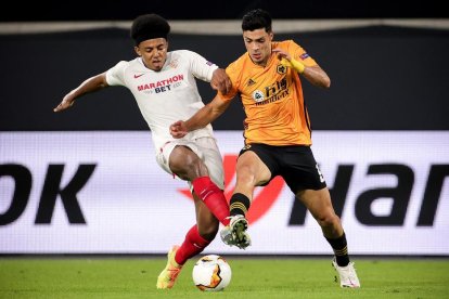 Leo Messi, sonriente, se entrenó ayer sin problemas en la vuelta al trabajo del FC Barcelona.