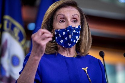 Imatge de sanitaris fent proves PCR a Tortosa.