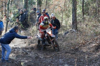 El moment de la sortida dels pilots professionals de la Bassella Race.