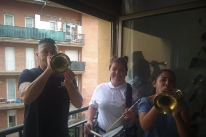 La falta de procesiones ha sido suplida con imaginación, como en este caso de Mollerussa.