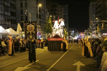 La falta de procesiones ha sido suplida con imaginación, como en este caso de Mollerussa.