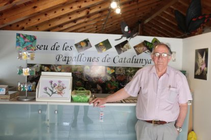 El director de l’Ecomuseu, Jordi Abella, ahir en plena neteja.