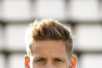 Liberto encara Koba Lein en una acció del segon temps.