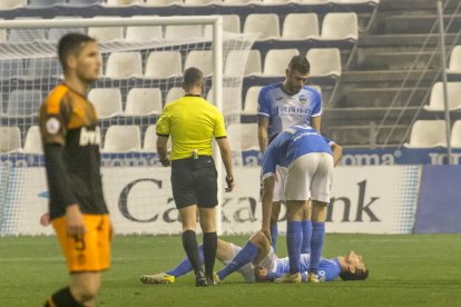 Liberto encara Koba Lein en una acció del segon temps.