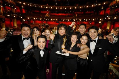 Elton John i Bernie Taupin, eufòrics per l’Oscar a millor cançó.