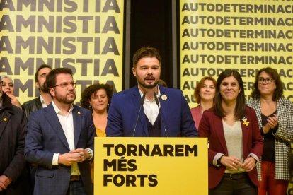 Pedro Sánchez se mostraba en el momento de votar aún confiado y sonriente.
