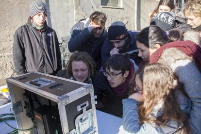 Alguns dels ‘manifestants’ participants al curtmetratge.