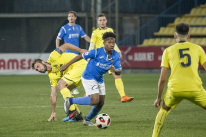 Quintero controla la pilota en una acció del partit d’ahir contra el Vila-real B.