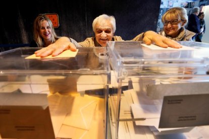 L’escola Àngel Guimerà de Tàrrega va aparèixer amb pintades.