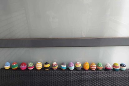 Sorprèn els seus veïns amb ous de pasqua fets amb ganxet