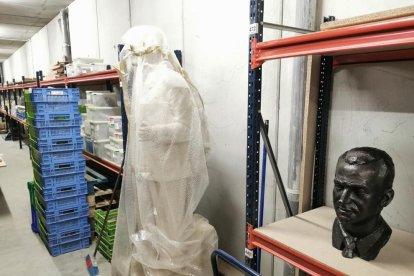L'Ajuntament de Lleida retira el bust de Joan Carles I del Saló de Sessions