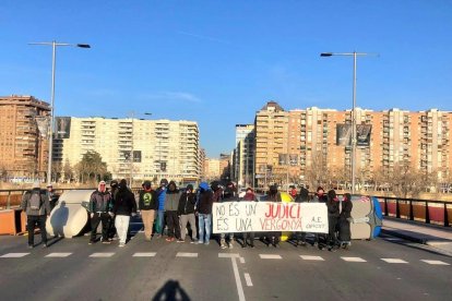 El corte del puente de la Universidad