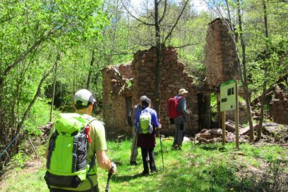 Jordi Marmolejo durant una escalada a les parets del Montsec d’Ares.