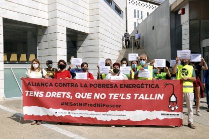 Lleida acoge el primer juicio en Catalunya a una persona vulnerable por el impago de facturas de la luz