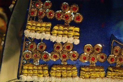 Las monjas clarisas del convento de Santa Clara de Balaguer confeccionando trajes de torero, ayer.