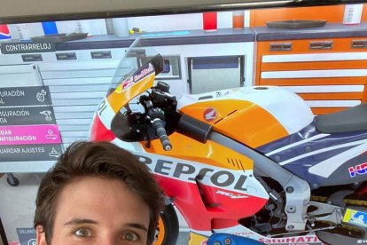 Jugar a la PlayStation i fer exercici, dos de les ocupacions dels Márquez durant el confinament.