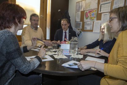 Els romanesos són la població majoritària, amb 1.297.