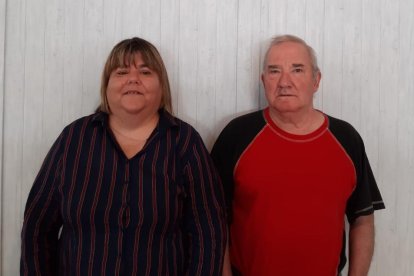 Noemí Ferruz i Xavier Aguiló, la parella de lleidatans que va celebrar ahir el seu casament civil a la Paeria, el primer de la fase dos a Lleida.