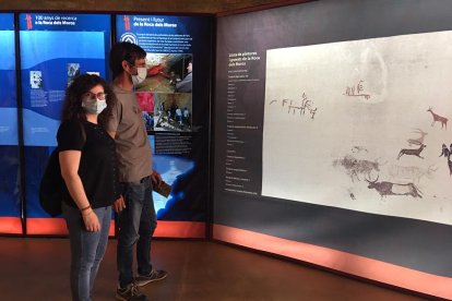 Alguns primers visitants ahir al claustre de la Seu Vella de Lleida, després de tres mesos de tancament.