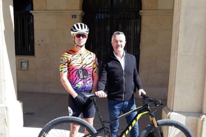 El ciclista mollerussenc, Marc Tugues, participa en la cursa de ciclisme més dura del món