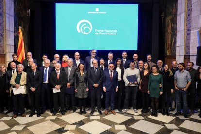 El equipo directivo y de accionistas del Grup SEGRE, ayer en el Palau de la Generalitat tras recibir el Premi Nacional de Comunicació 2019.