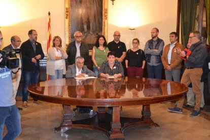 Los quince ediles del gobierno de la Paeria, con el alcalde en el centro.