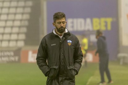 Molo, pensatiu durant el partit de la jornada passada.