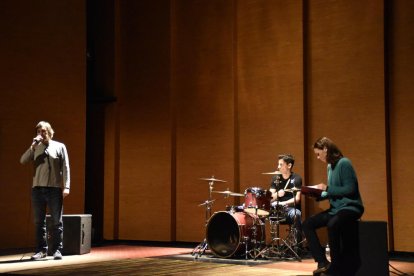 L’obra de teatre ‘No m’oblideu mai’, en la jornada sobre suïcidi.