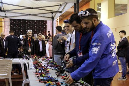 El sector dels drons reclama flexibilitzar la normativa de l'espai aeri